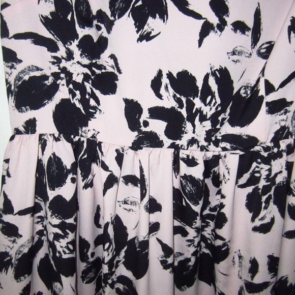 Elle Applicae shoulder soft pink/blck dress - Picture 3 of 8